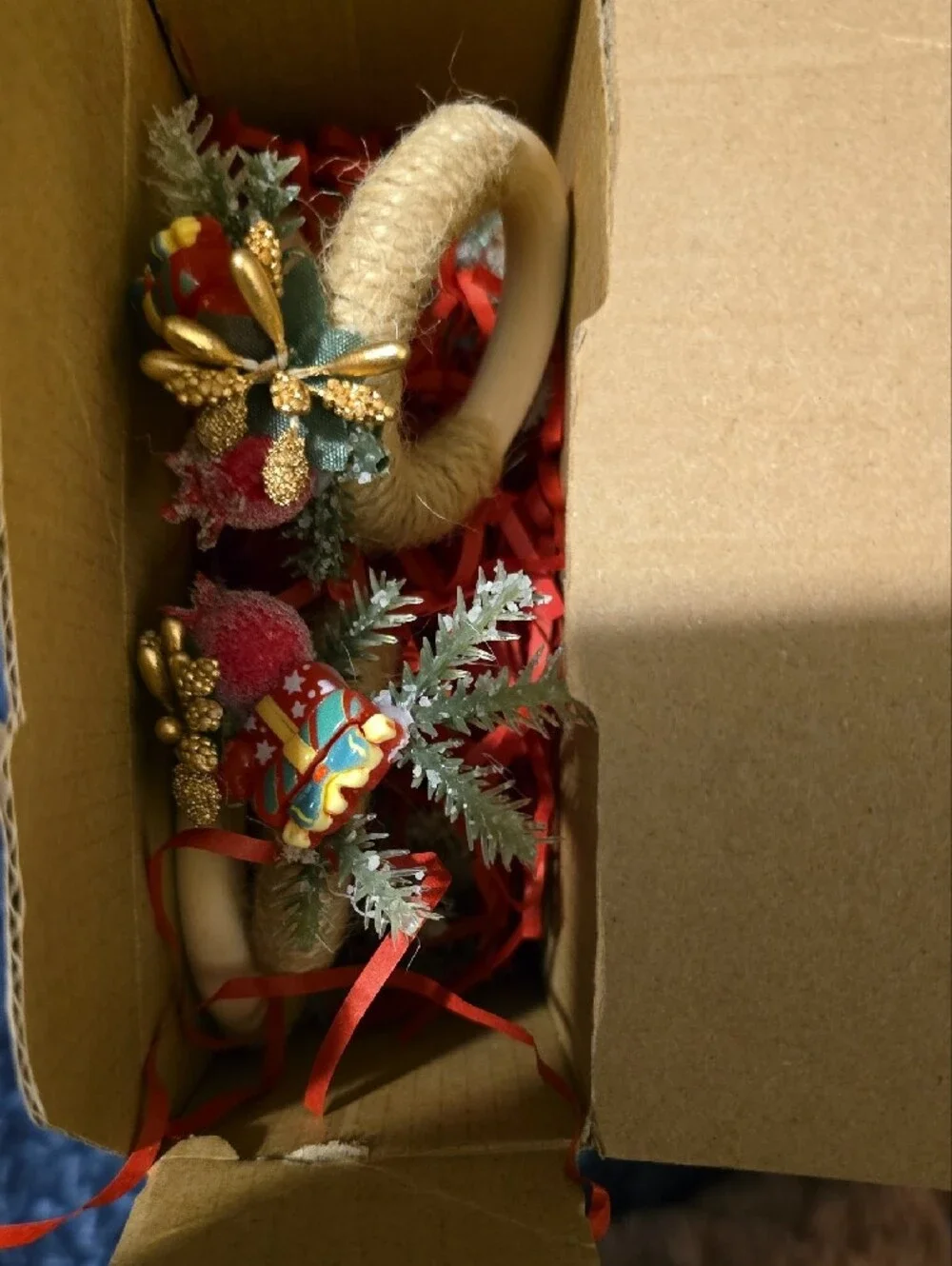 Festive Holiday Napkin Rings with Red Berry & Green Sprigs. 12 Piece Set. NEW.